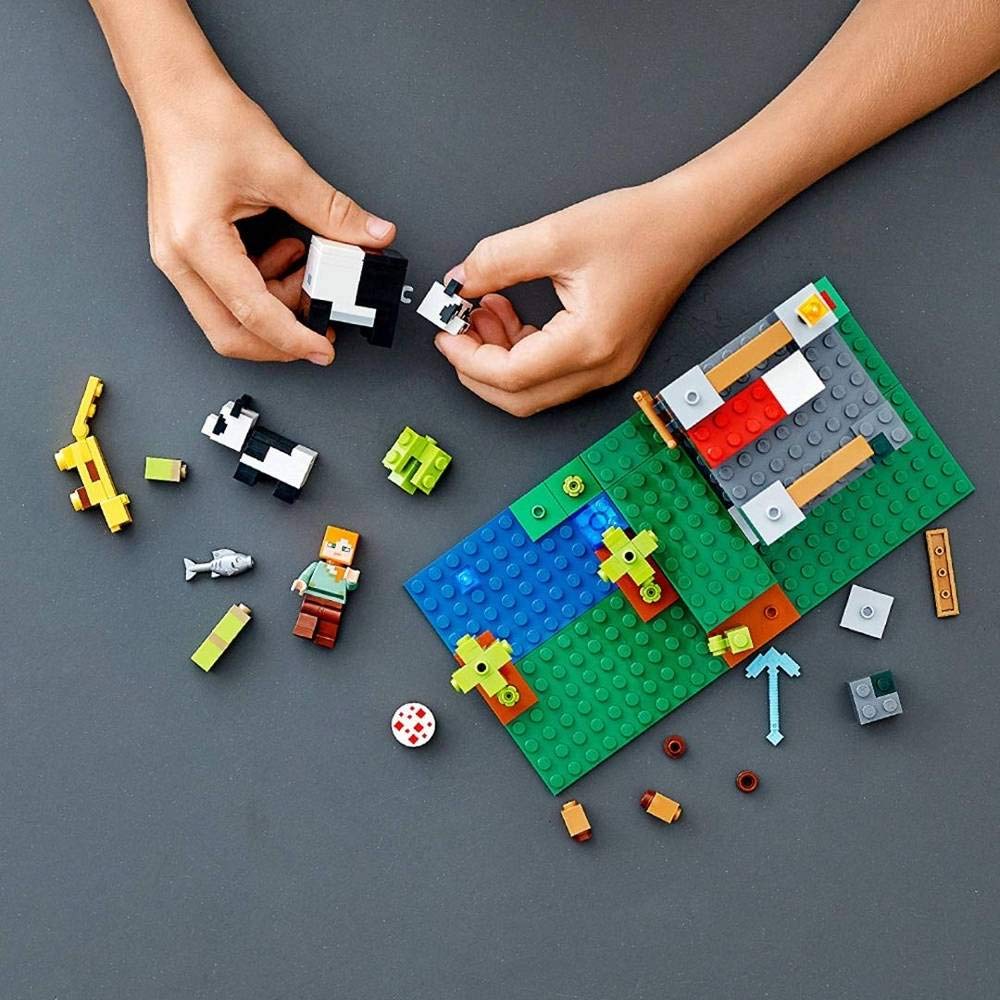 LEGO Minecraft Panda Nursery 21158 – 204-Piece Set with Baby Pandas for Creative Play