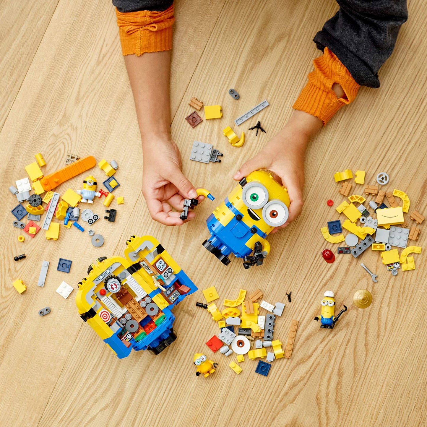 LEGO Minions: Brick-Built Minions & Lair (75551) – 876 Pieces