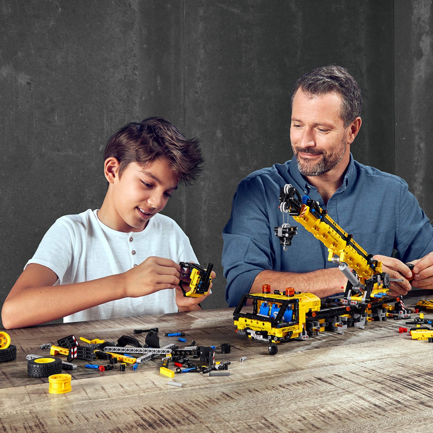 LEGO Technic Mobile Crane 42108 Building Kit – 1,292 Pieces | 8-Wheel Steering, Outriggers & Telescopic Arm