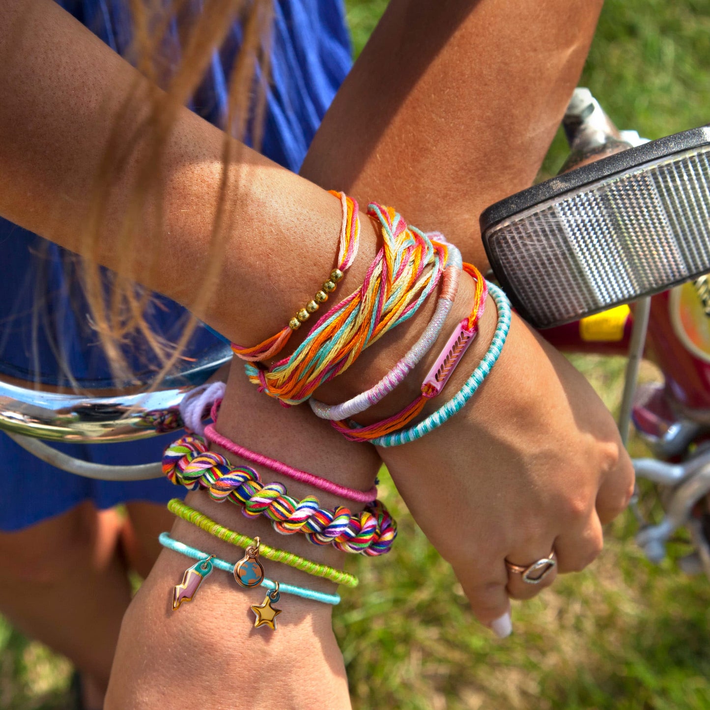 Loopdedoo Deluxe DIY Friendship Bracelet Kit – Make Bracelets in Minutes