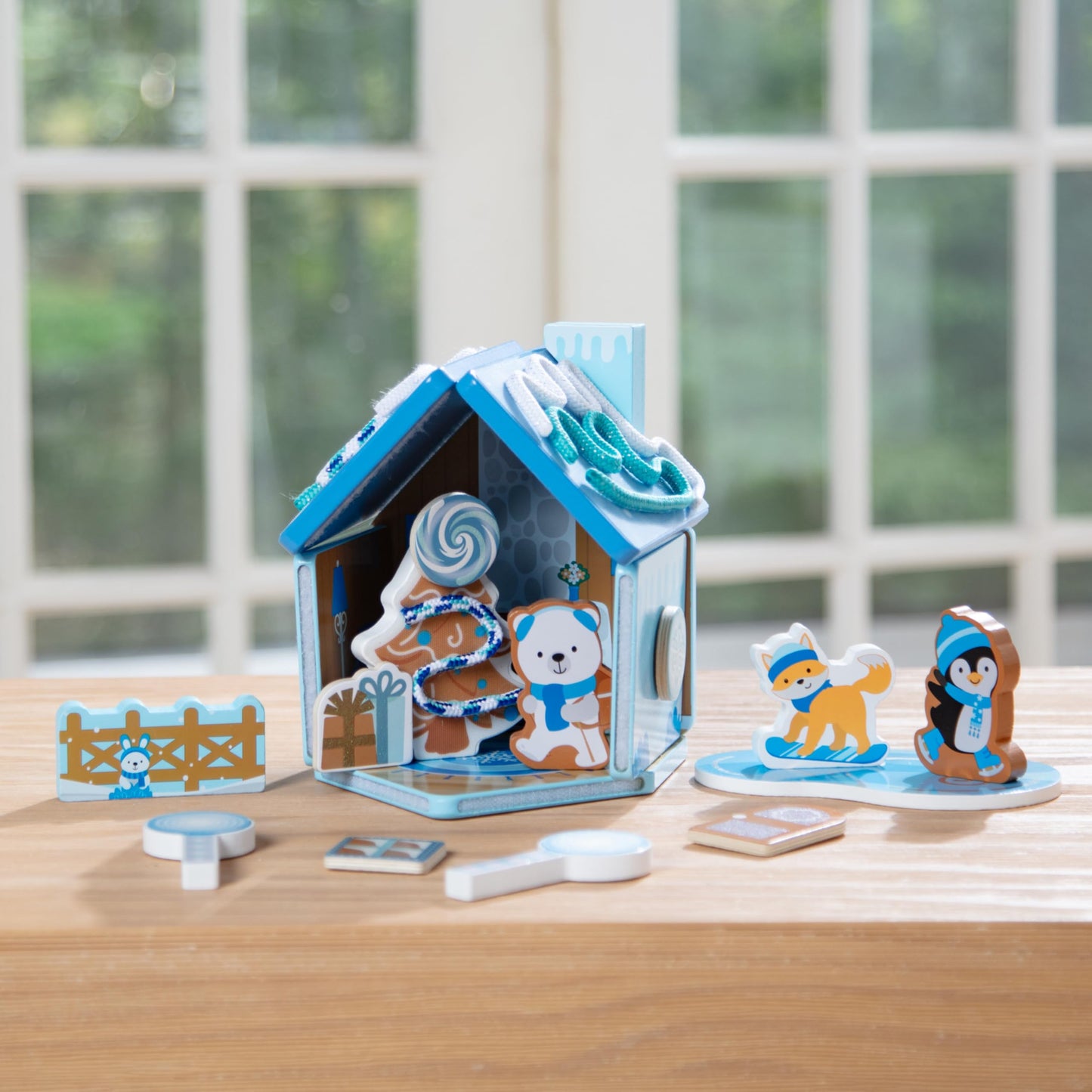 Melissa & Doug Winter Frost Wooden Gingerbread House Play Set – Reusable Decor for Imaginative Snowy Play (Ages 3+)