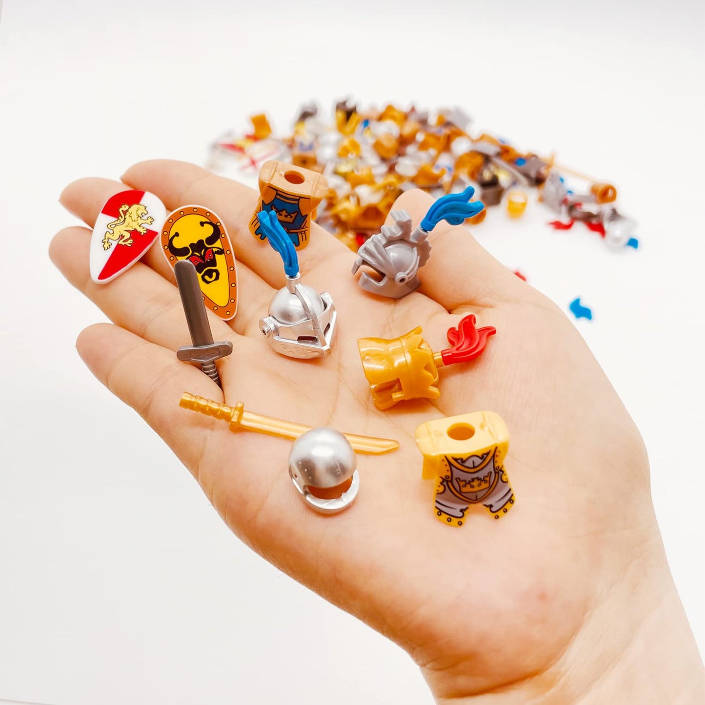 Miutrue Medieval Knight Weapons Pack – Buildable Armor, Shield, Helmet & Weapons for Mini Figures