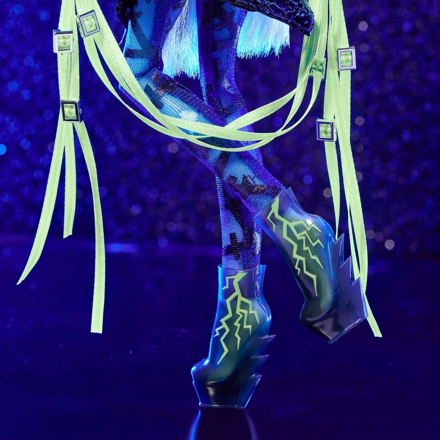 Monster High Haunt Couture Midnight Runway Frankie Stein Doll – 10.5-Inch Poseable Collectible