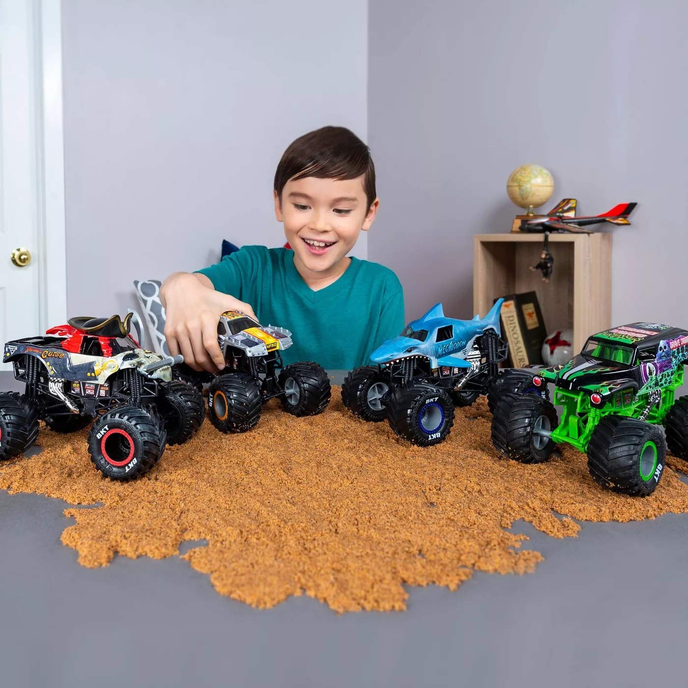 Monster Jam Official Higher Education Monster Truck Die-Cast 1:24 Scale – Realistic Graphics & Working Suspension