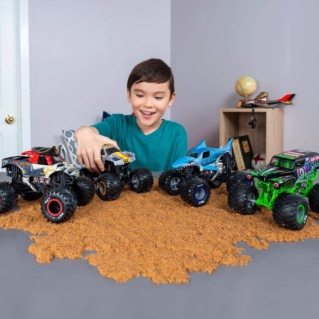 Monster Jam Official Max-D 1:24 Scale Die-Cast Monster Truck