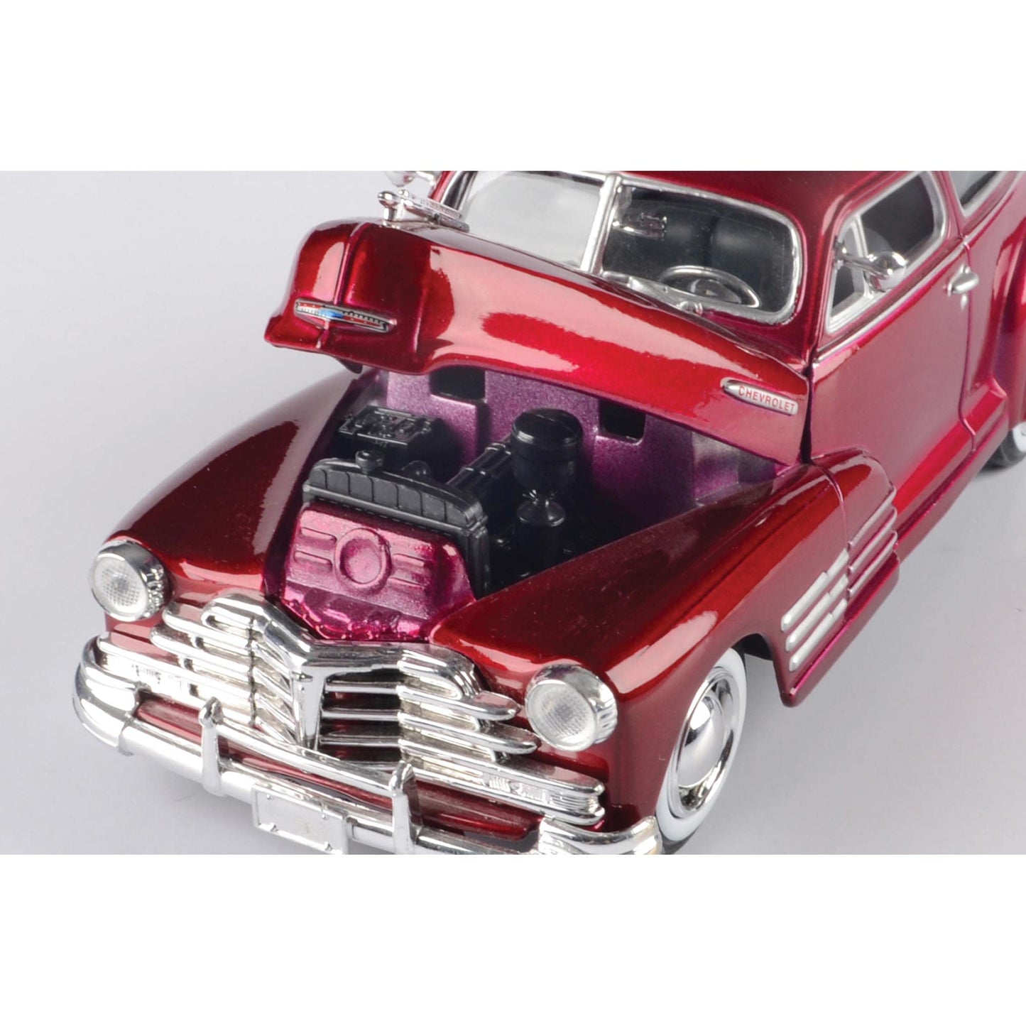 Motormax 1948 Chevy Aerosedan Fleetline 1:24 Diecast Model