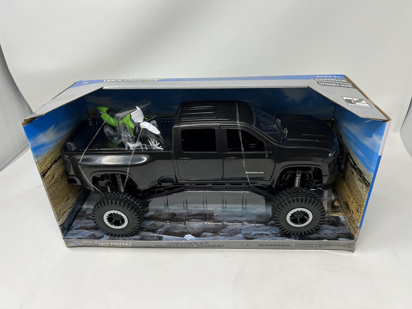 New-Ray X-Treme Adventure Chevrolet 3500 HD Off-Road Playset with Dirt Bike – 1:12 Scale