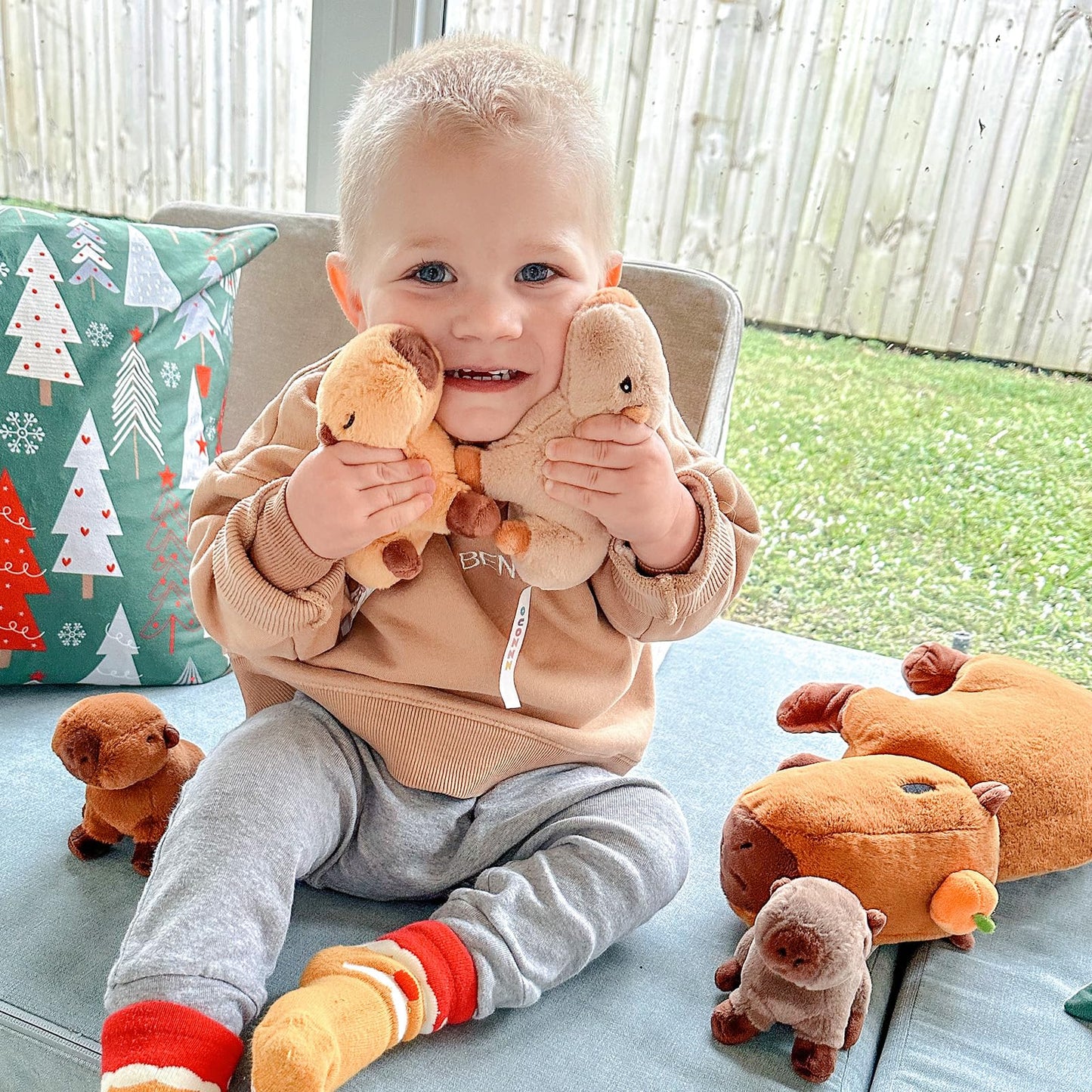 OUOZZZ Capybara Plush Toy – 5-in-1 Mommy with 4 Removable Babies