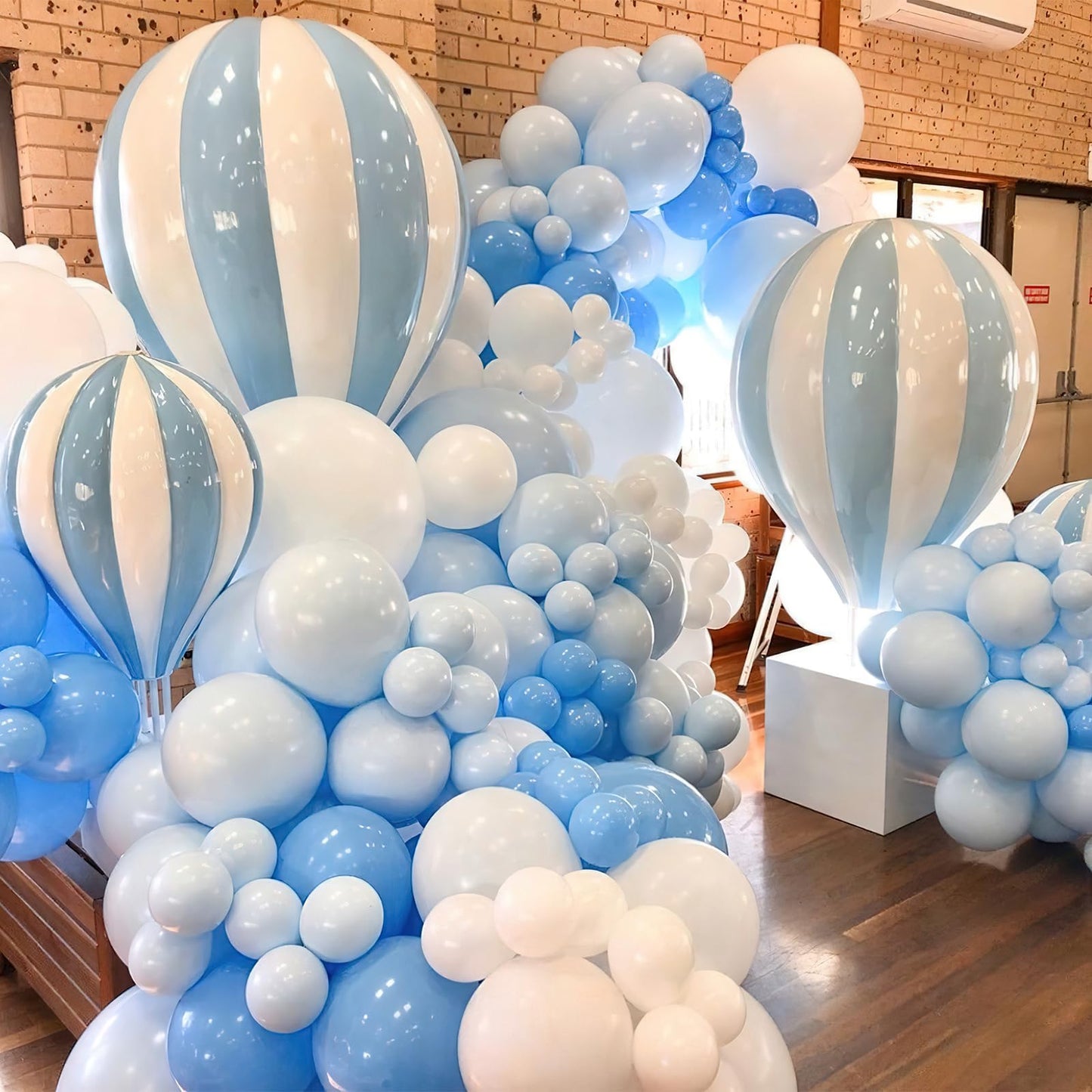 PartyWoo Baby Blue Balloons 50pcs - 5in Latex for Celebrations