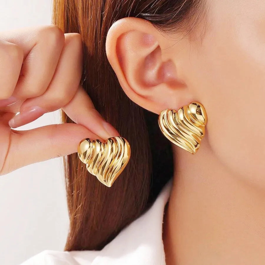 1 Pair Elegant Lady Vacation Heart Shape Polishing Plating Three-dimensional 304 Stainless Steel 18K Gold Plated Backs Ear Studs