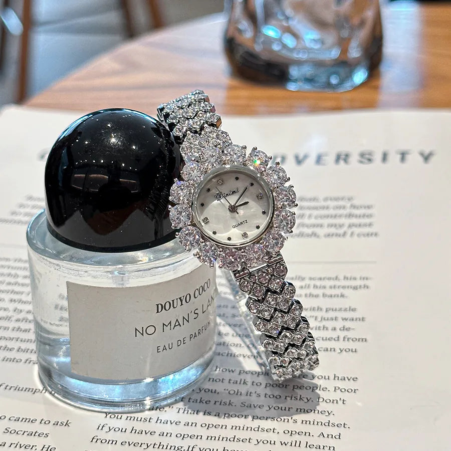 Elegant Shiny Solid Color Jewelry Buckle Quartz Watch Women's Watches