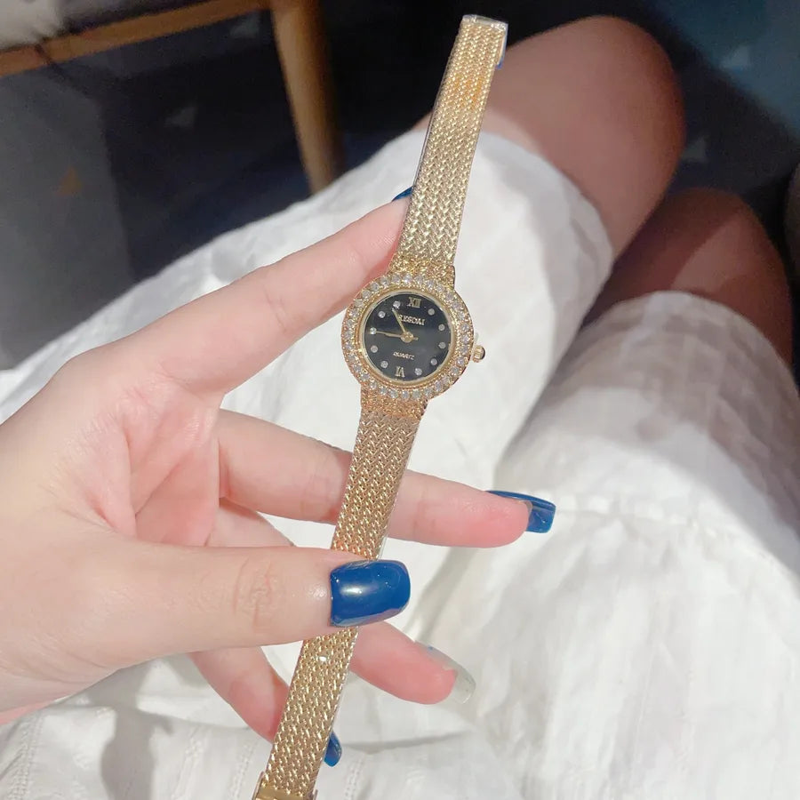 Retro Classic Style Solid Color Horseshoe Buckle Quartz Watch