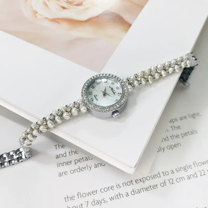 Classic Style Round Jewelry Buckle Quartz Watch Women's Watches