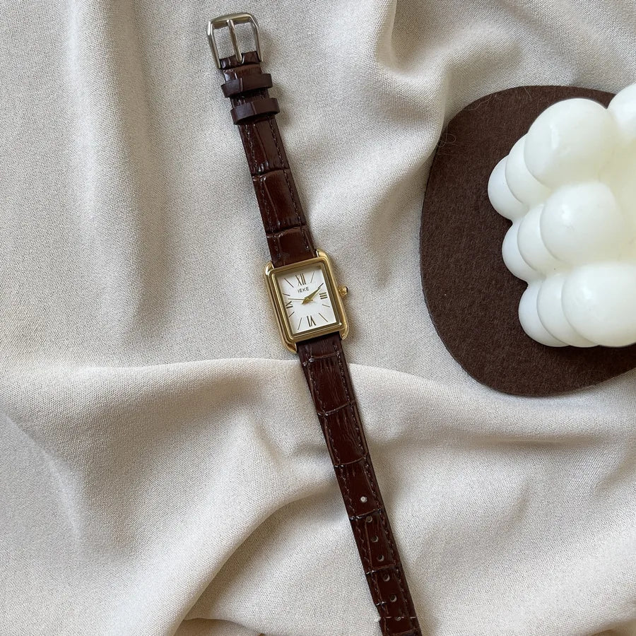 Casual Simple Style Letter Buckle Quartz Watch Women's Watches