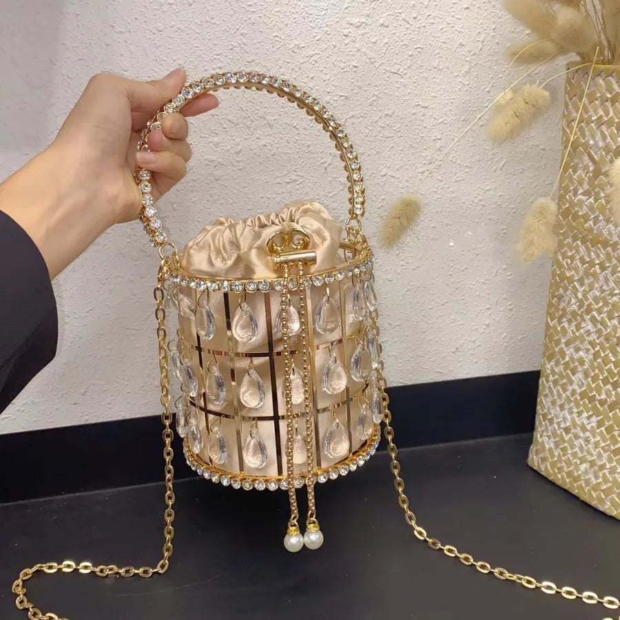 حقائب سهرة معدنية سادة اللون