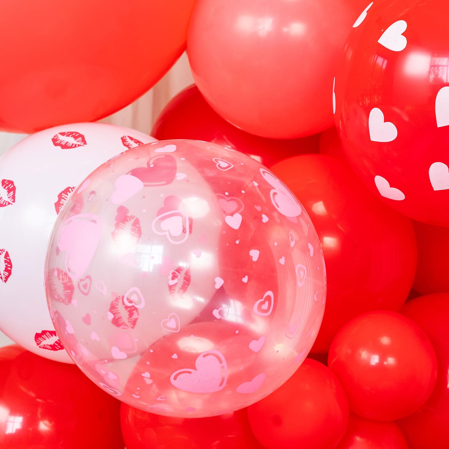 SANERYI 160pcs Valentine’s Balloon Arch Garland Kit – Red & Pink Hearts Backdrop (3.2x6 ft) for Weddings & Celebrations