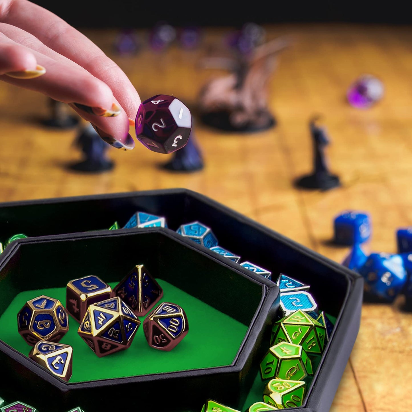 SIQUK Dice Tray with Lid Hexagon - Green Velvet Interior, Black PU Leather Exterior
