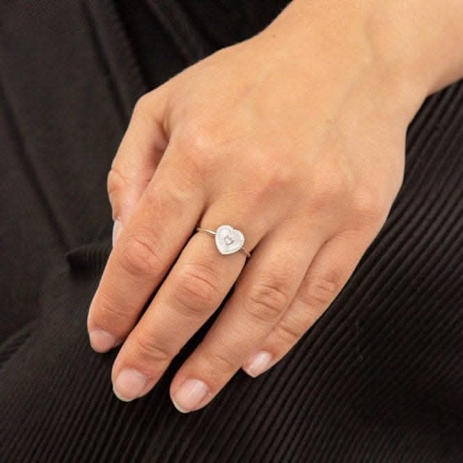 Sunray Texture Heart Ring R3770