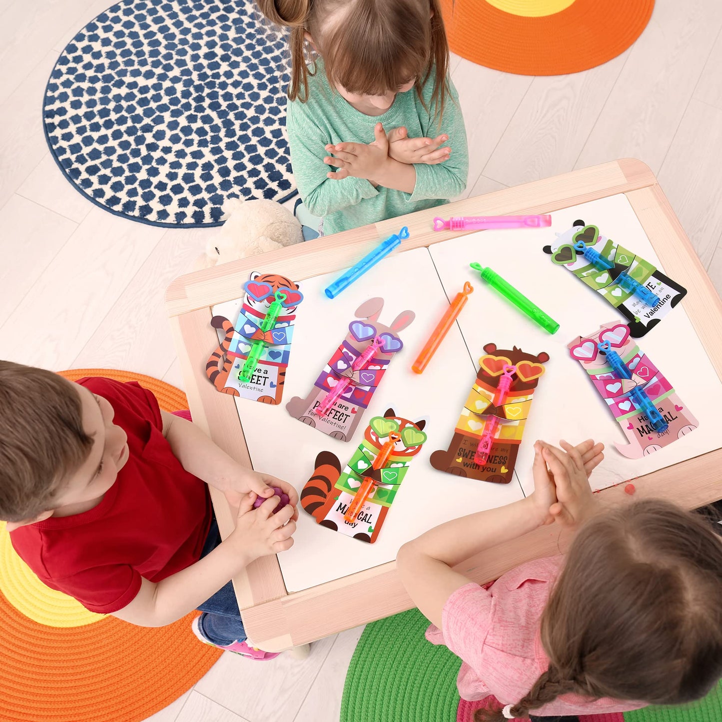 SURCVIO Valentines Day Gifts for Kids — 32-Pack Mini Bubble Wands with Animal Cards
