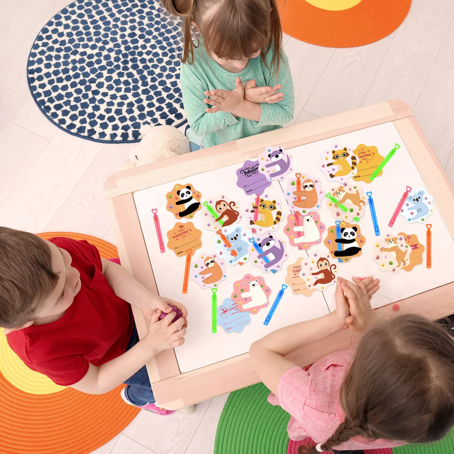 SURCVIO Valentines Day Gifts for Kids – 32-Pack Mini Bubble Wands with Animal-Themed Cards