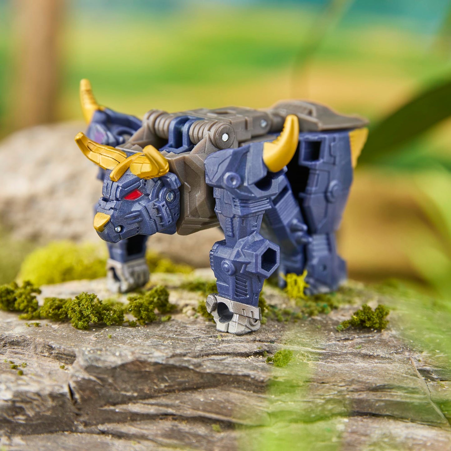 Transformers CYBERWORLD Megatron Cyber Changers 4-Inch Figure | Quick 4-Step Robot-to-Bull Transformation