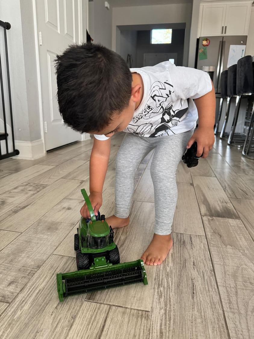 Uarzt 1/24 RC Harvester Tractor Toy – Dual Batteries, Interchangeable Heads, Realistic Lights