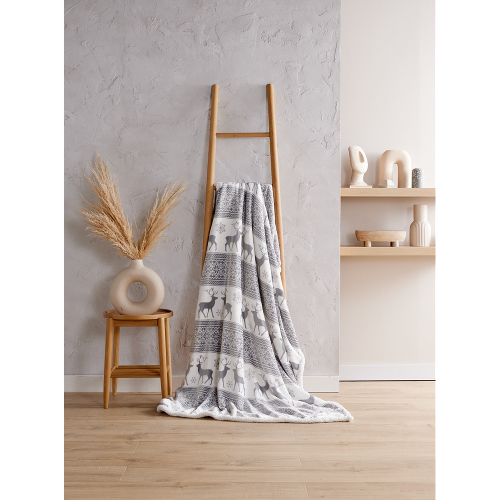 Cozy Nordic Sherpa Fleece Throw - Luxurious & Snuggly Blanket for All!