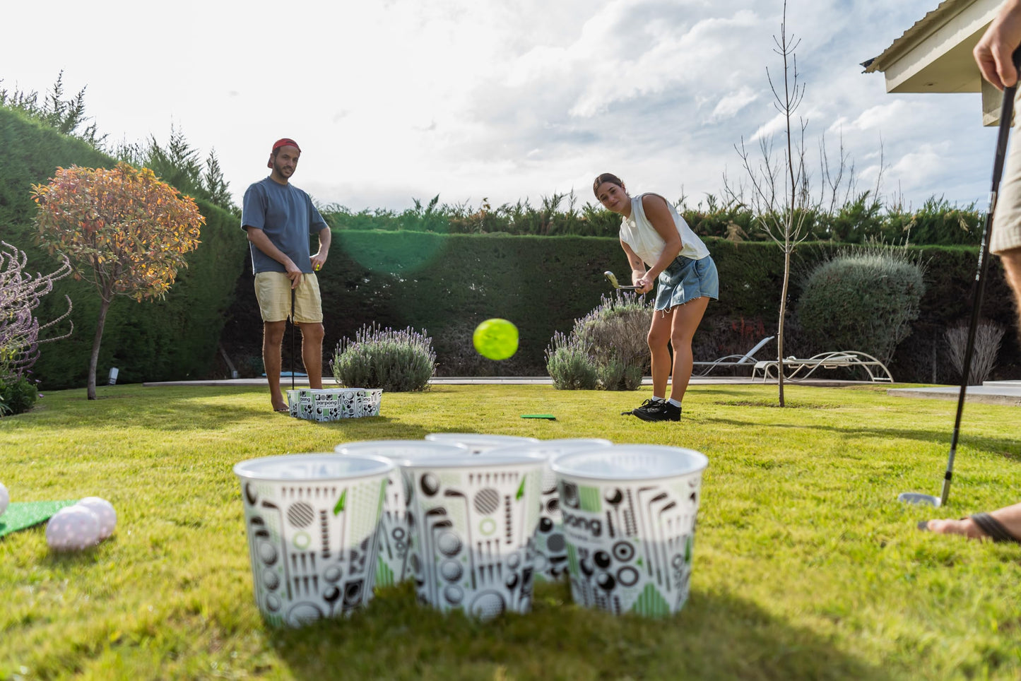 VULCANO SPORTS Par Pong Backyard Golf Chipping Game – 12 Buckets, 2 Hitting Mats & Balls