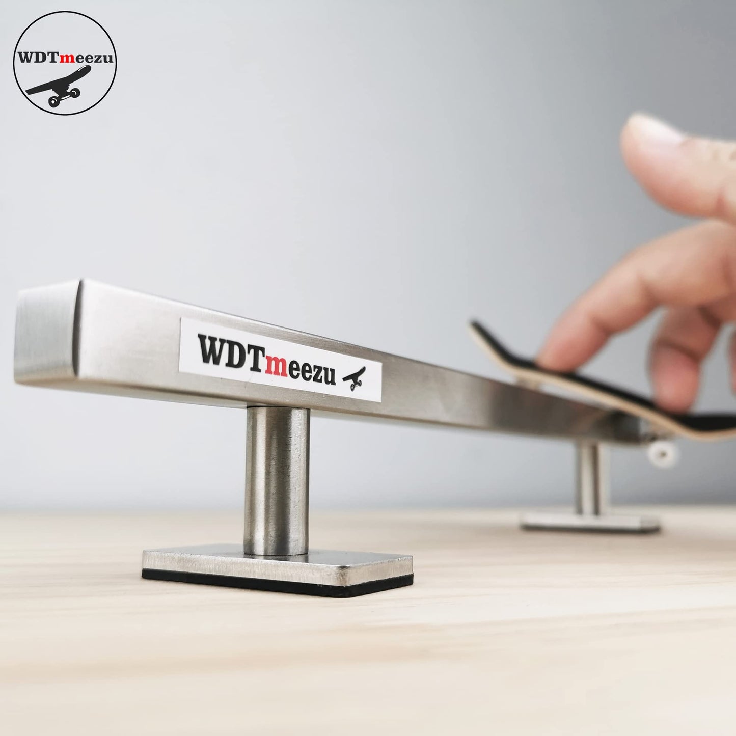 WDTMEEZU Wood Fingerboard & Rail Set – 10-in Mini Skateboard