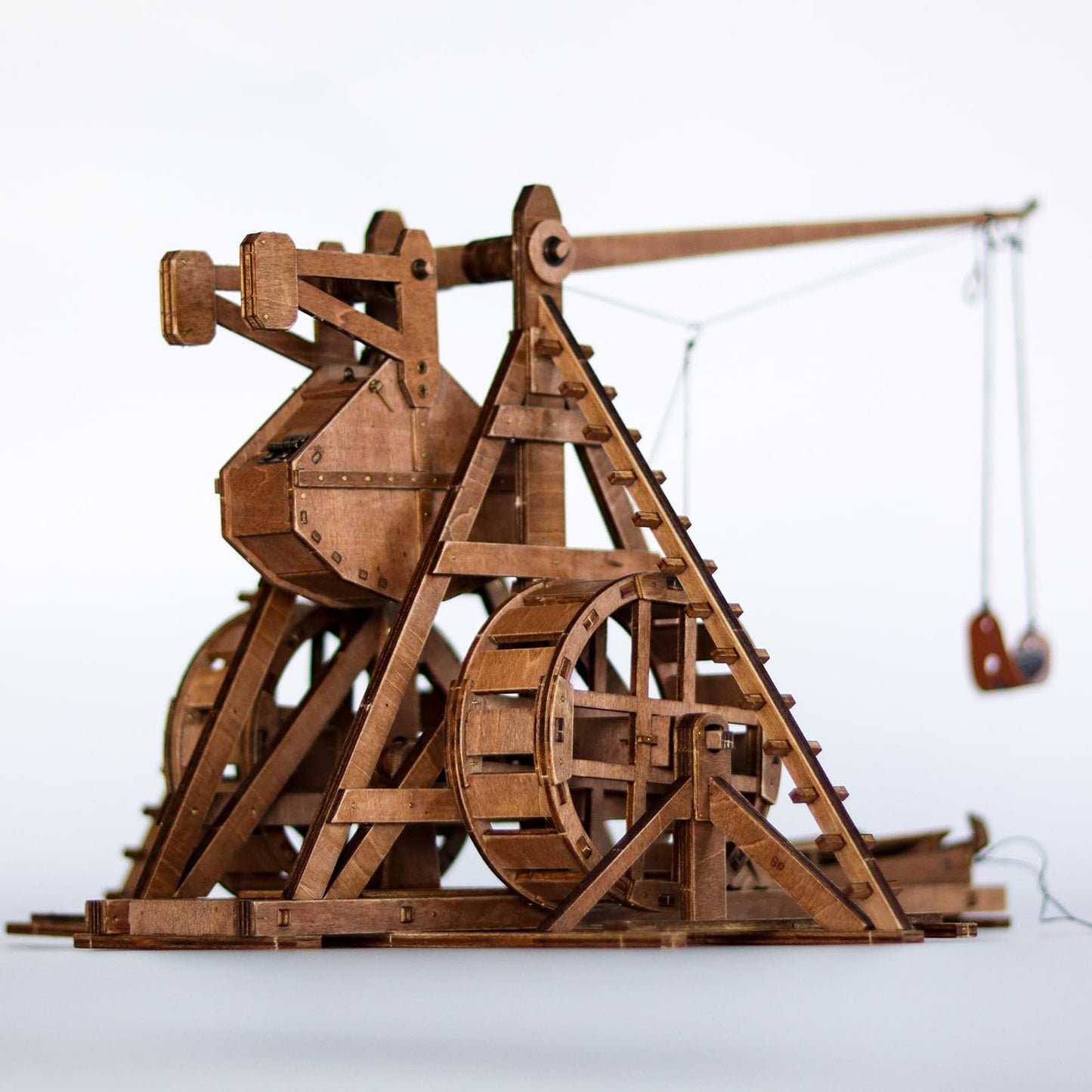 YAQUMW Mini Counterweight Trebuchet with Wheels – Medieval Wooden Mechanical Model Kit for STEM Desk Toy