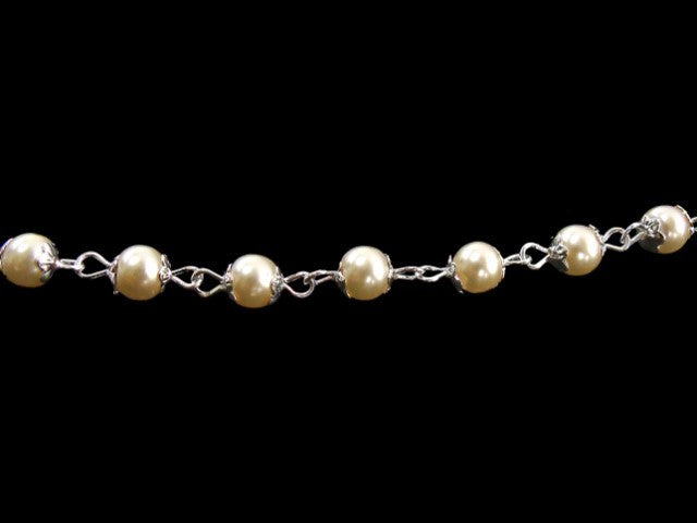 ART. RELIGIOSO - OVAL PEARL AND SILVER ROSARY