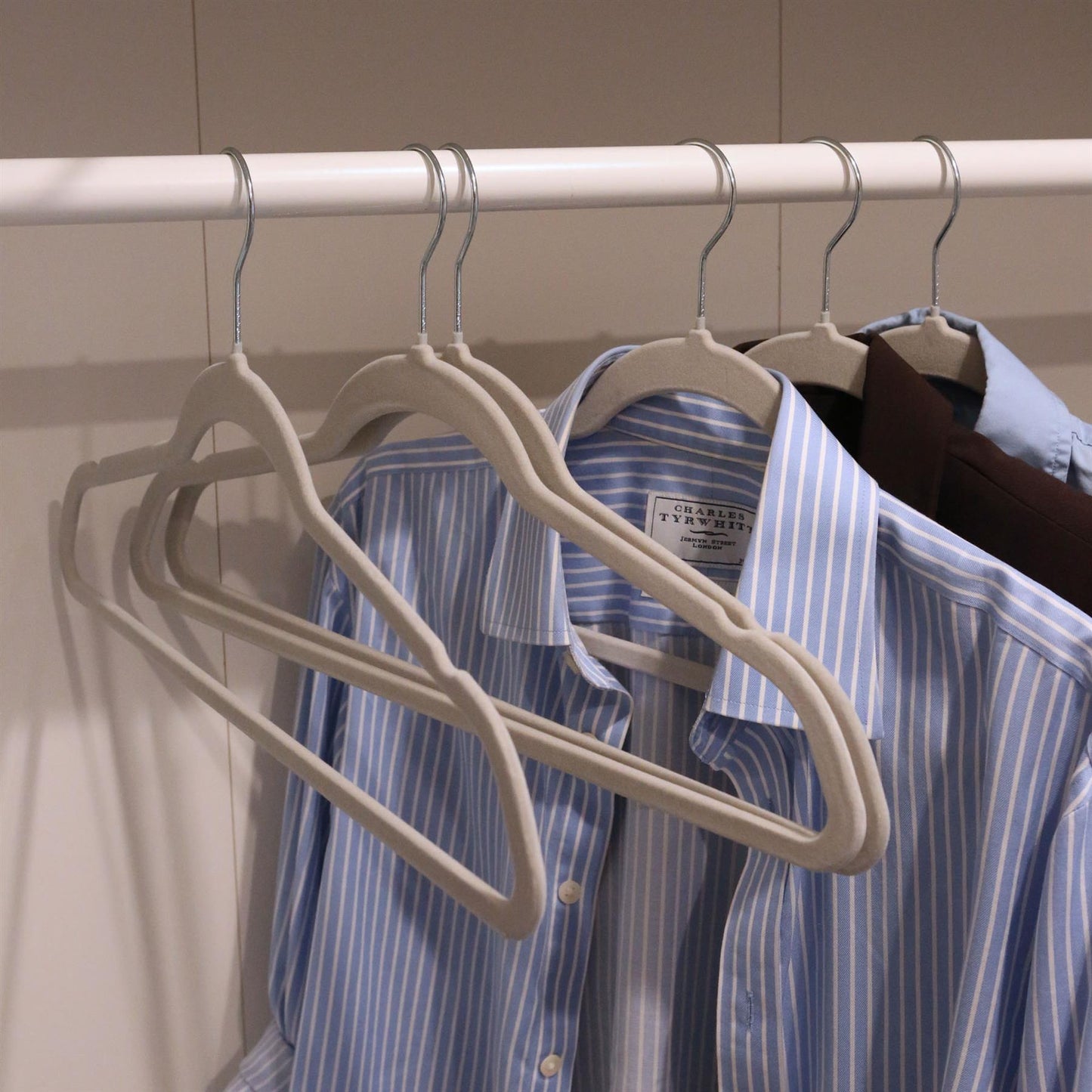 Non-Slip Velvet Hangers - 45cm - Pack of 25