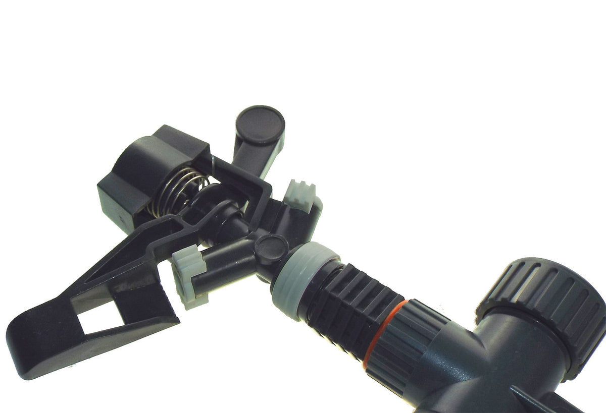 Pulsating Lawn Sprinkler on Spike - White Line