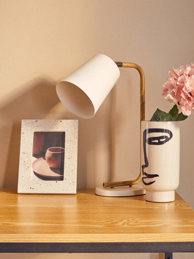 Small Black and White Face Vase | Viso