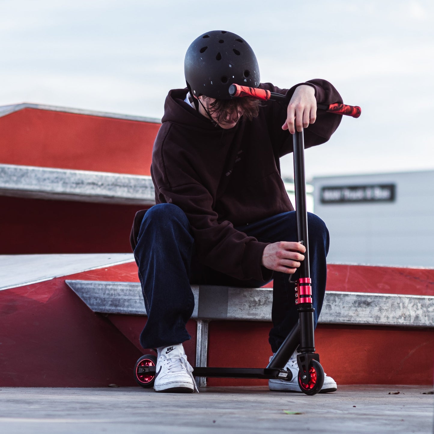Black - Deluxe Stunt Scooter