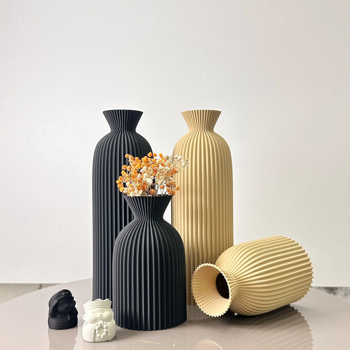 2-Piece Wavy Pattern Art Vases - Decorative Flower Home Ornaments