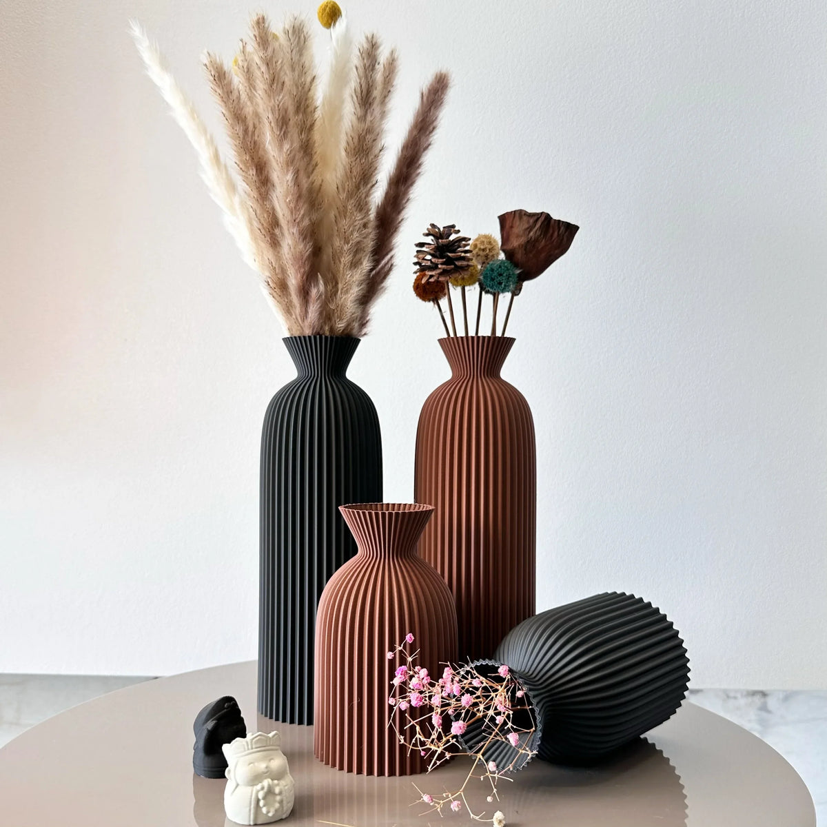 2-Piece Wavy Pattern Art Vases - Decorative Flower Home Ornaments