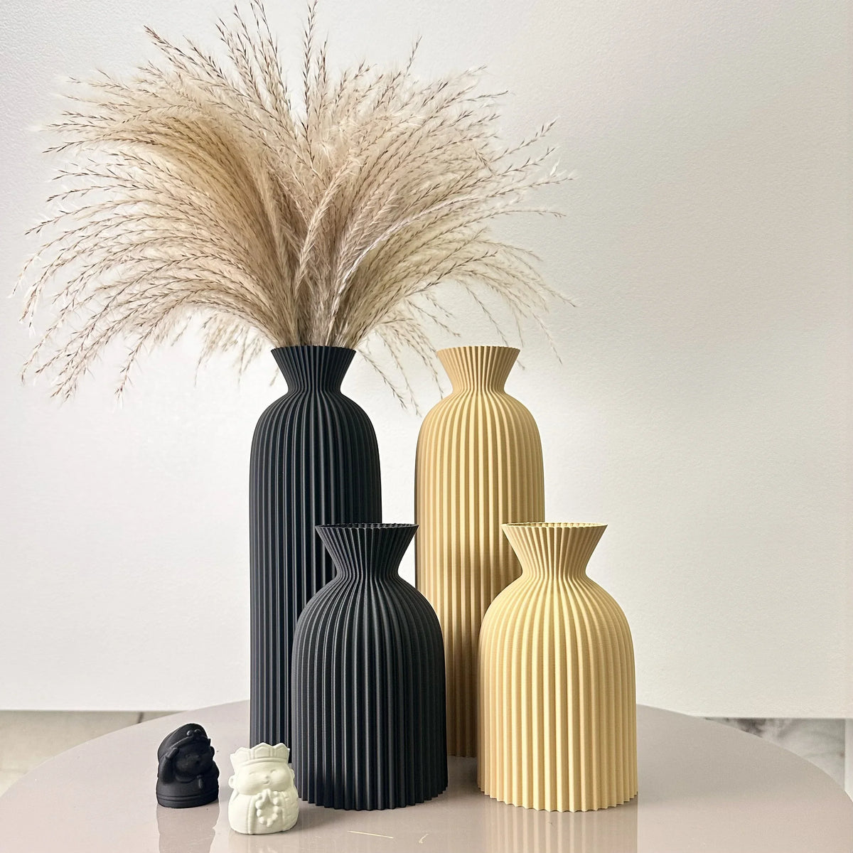 2-Piece Wavy Pattern Art Vases - Decorative Flower Home Ornaments