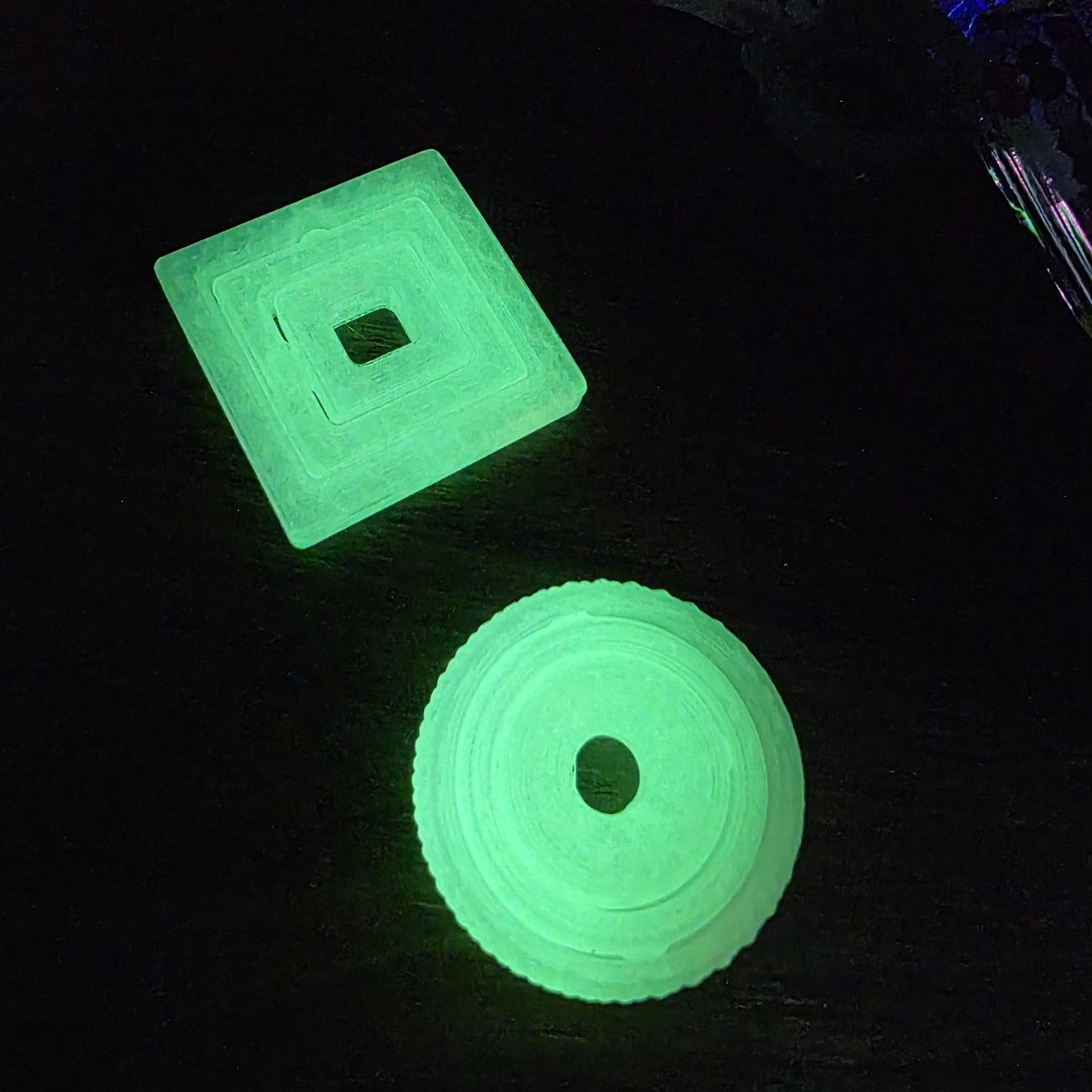 3dFidgets GLOW IN THE DARK Halloween Gyro's