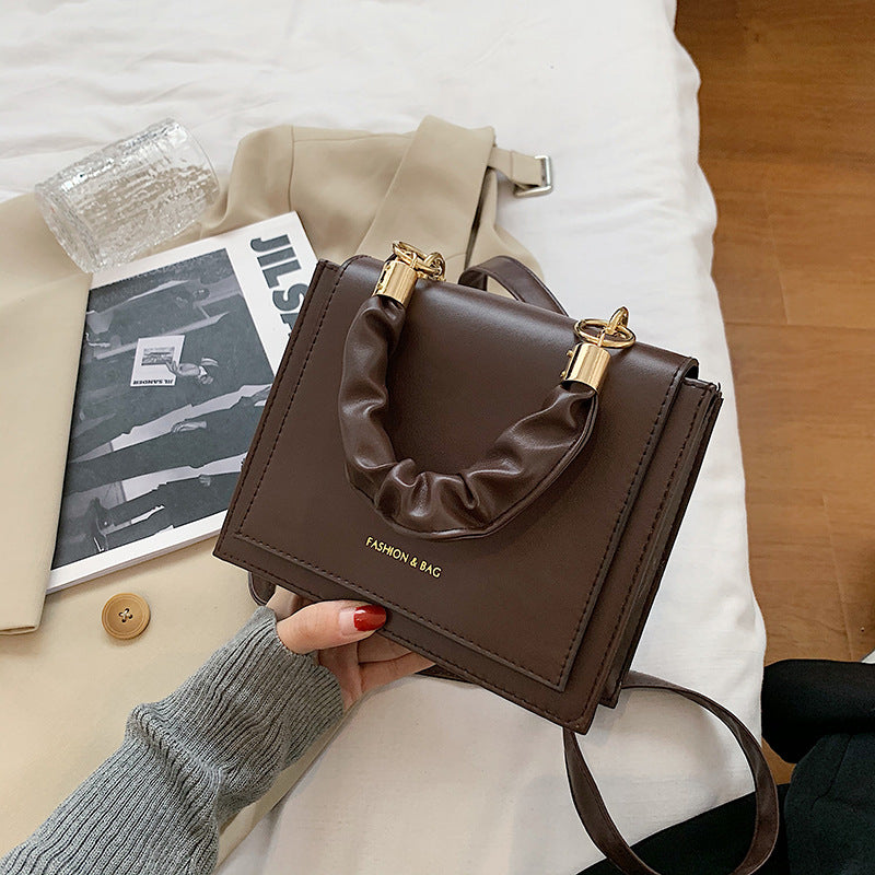 Small And Fashionable One-Shoulder Messenger Bag