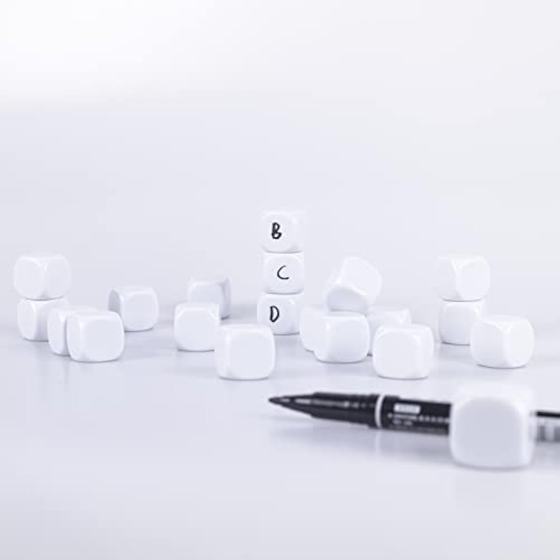 KAIHENG 22mm Acrylic Dice with Smoothed Surface Six Sided Dice with Rounded Corner Blank White Dice Cubes for Board Games, DIY Sticker, Math Counting Teaching, Party Fun 100PCS