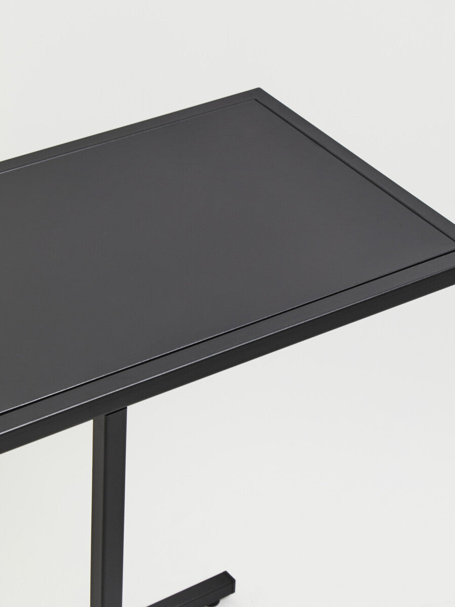 Black Powder Coated Metal Side Table with C-Shaped Design, Acero