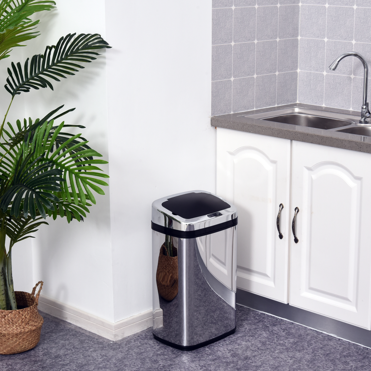 HOMCOM 30L Automatic Kitchen Bin with Lid and Infrared Motion Sensor Silver