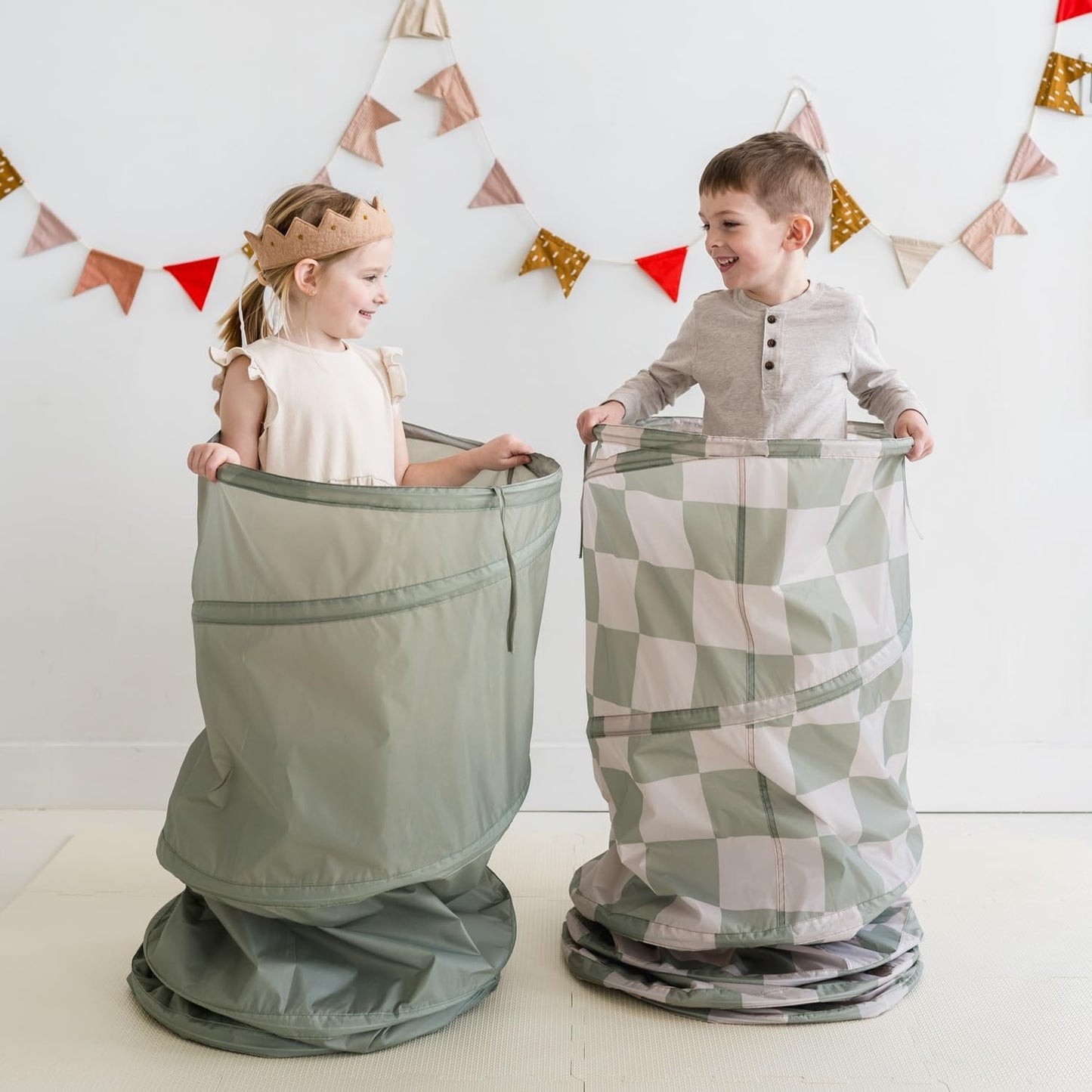 3 Sprouts Play Tunnel – Pop Up Indoor Crawl Tunnel, Recycled Fabric, Checkered Green