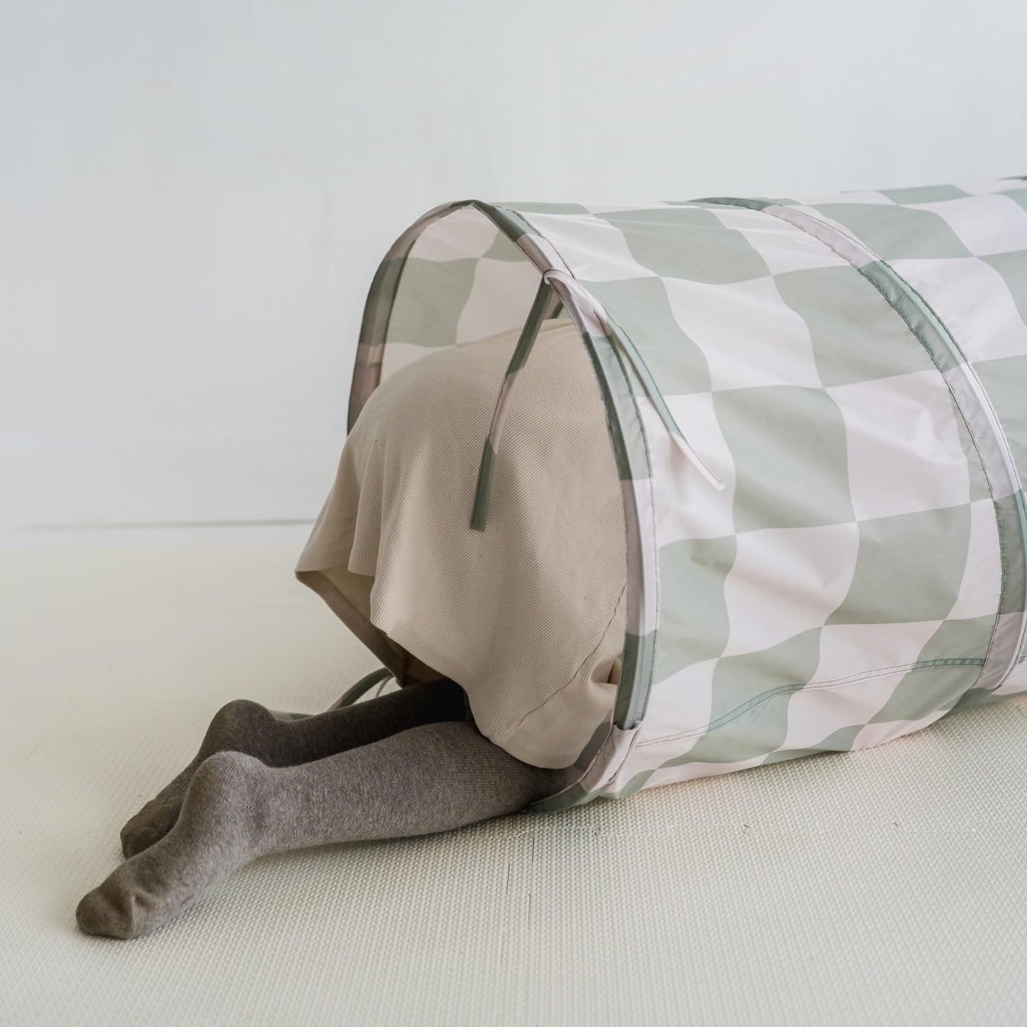 3 Sprouts Play Tunnel – Pop Up Indoor Crawl Tunnel, Recycled Fabric, Checkered Green