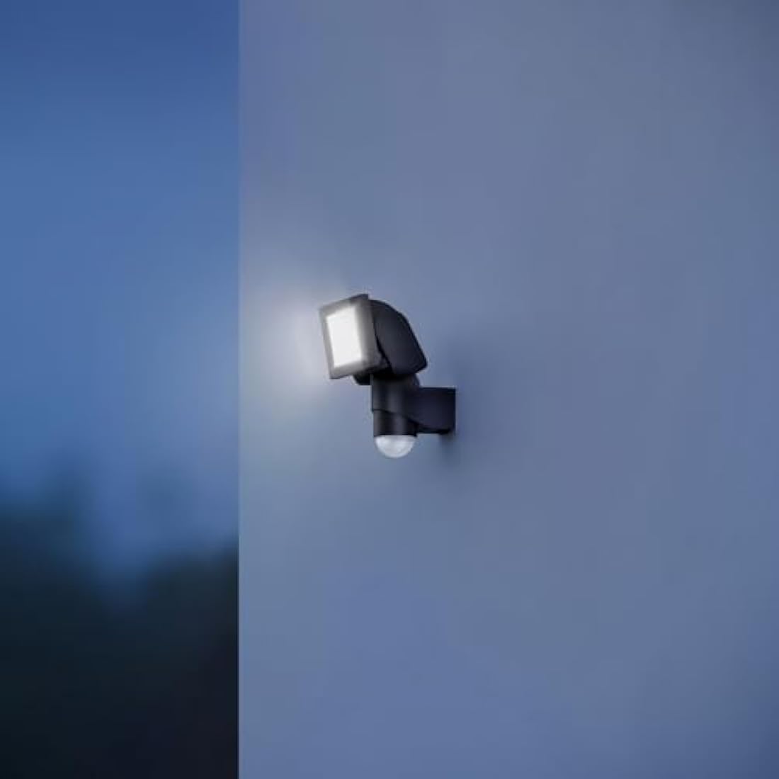 Steinel LED Outdoor Spotlight LS 150 S Black, 240° Motion Sensor Light, max. 12 m Range, 14.7 W, 4000 K, 1375 Lumen