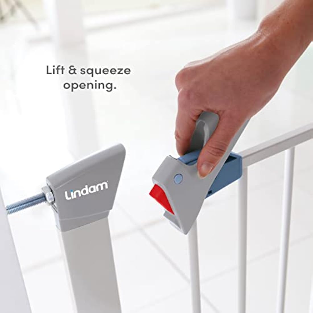 Munchkin Lindam Stair Gate | Sure Shut Axis Toddler & Baby Gate | Stair Gate Pressure Fit Baby or Dog Gate | Baby Safety Gate for Stairs & Doorways, Easy Install No-Screws Child Gate | 76-82cm| White