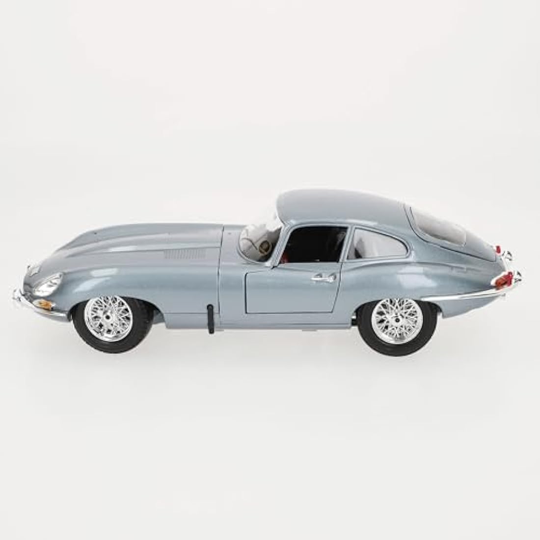 Bburago 1:18 Gold Jaguar "E" Coupe (1961)