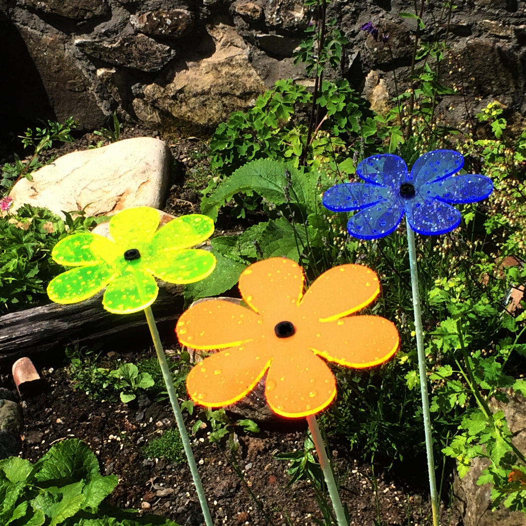 Large Garden Decor Ornaments Set of 3 'Daisies'
