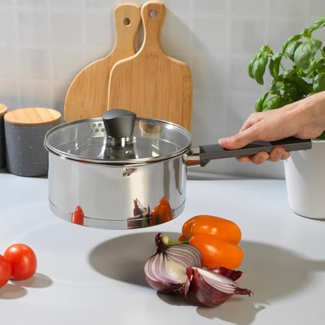 Russell Hobbs RH01164EU7 20 cm Saucepan with Lid, Induction Pan with Pouring Lip, Stainless Steel Milk Pan, Mirror Polished Soup Pan, Gas and Electric Hobs, Safe, Excellence Collection
